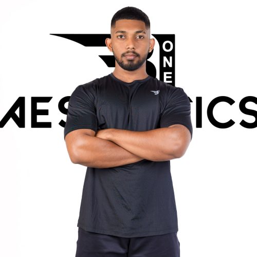 black crew neck t-shirt