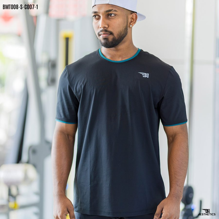 black crew neck t-shirt