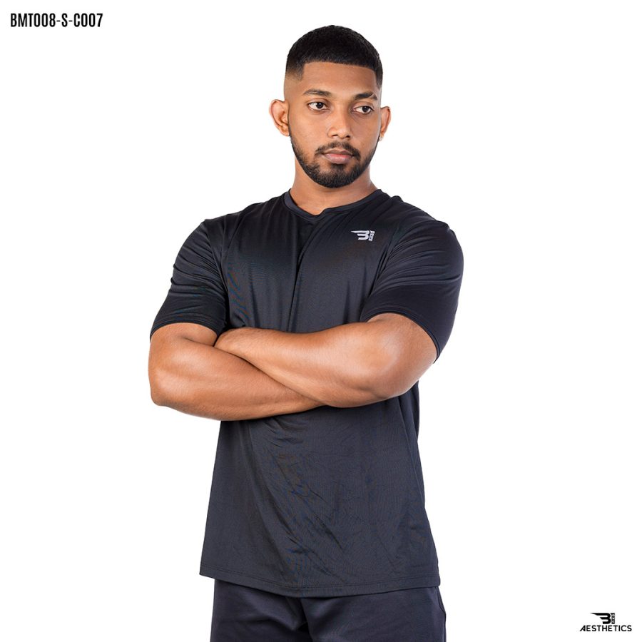 black crew neck t-shirt