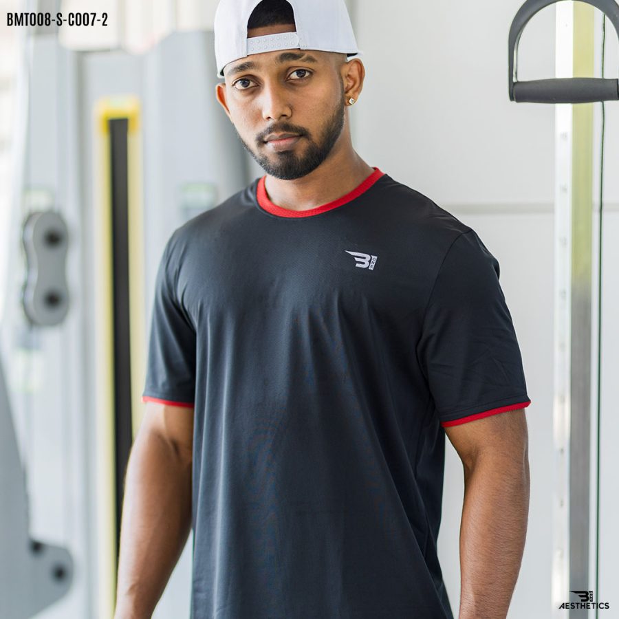 black crew neck t-shirt