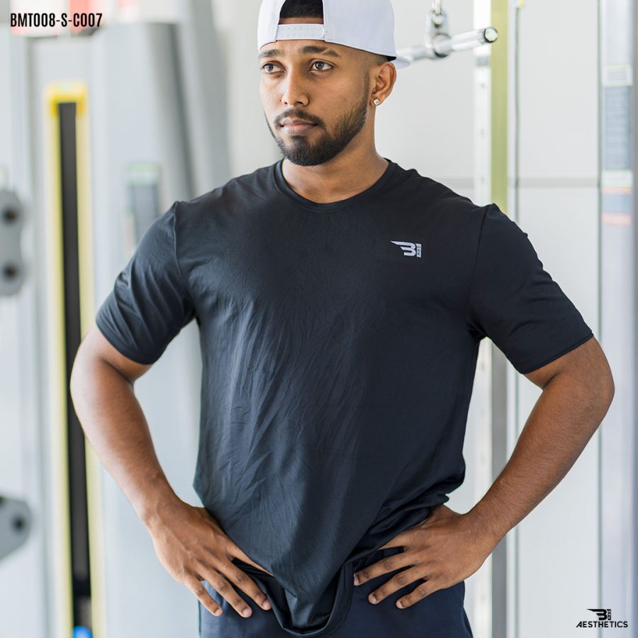 black crew neck t-shirt