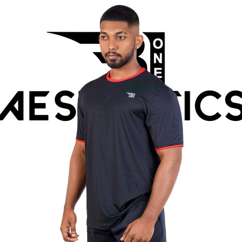 black crew neck t-shirt