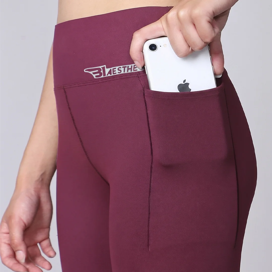 B1 Runney Tights Phone in Side Pocket View