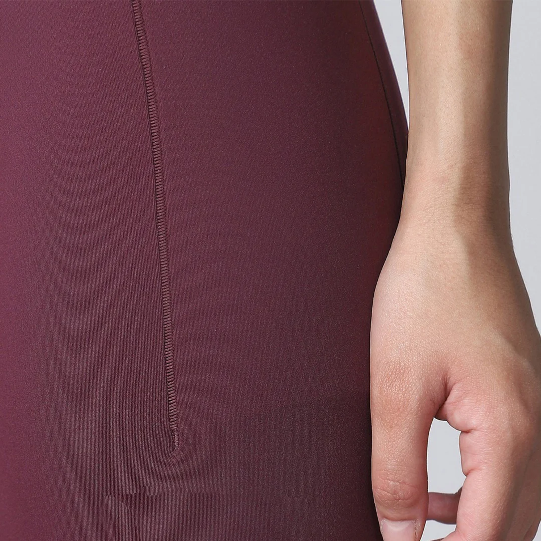 B1 Runney Tights Active Stitching and Fabric Texture