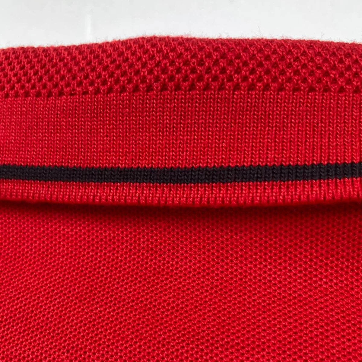 Unisex polo t-shirt back of collar showing contrast tipping stripe